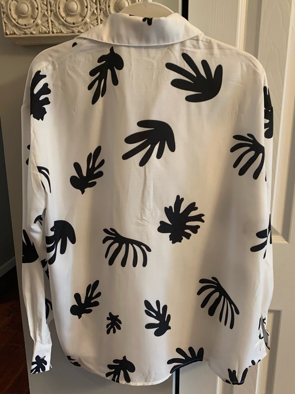 Commense White Button-Down Shirt with Black Abstract Floral Print - S - Picture 3 of 6